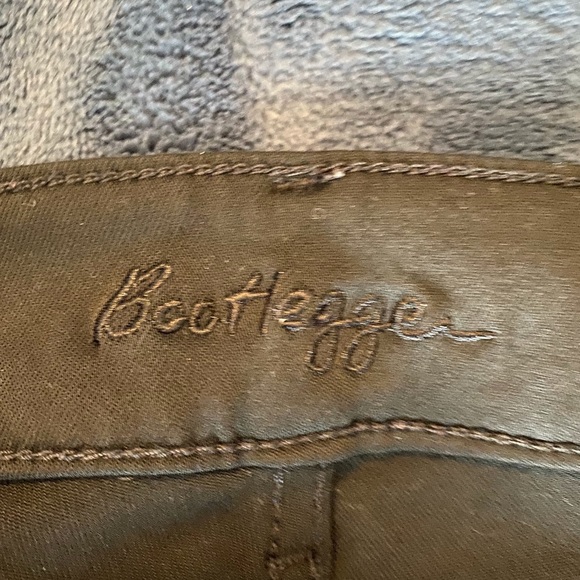 Bootlegger Cropped Black Jeans - Picture 8 of 9